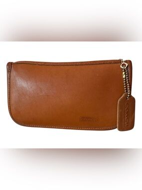 Vintage Coach Chunky Case #7165 - British
Tan Glove-Tanned Leather - 1990s